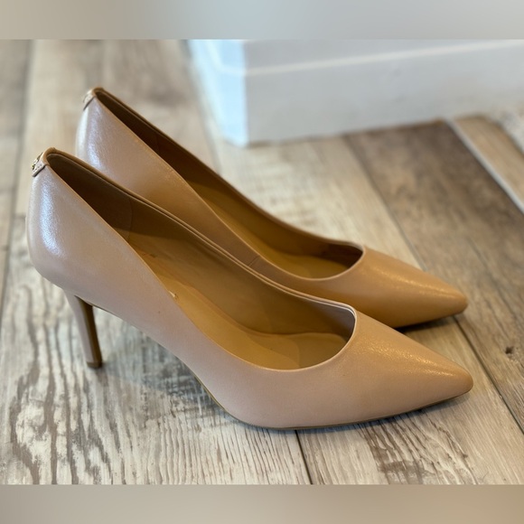 Women's Royale High-Heel Pump in Nude - Picture 11 of 13